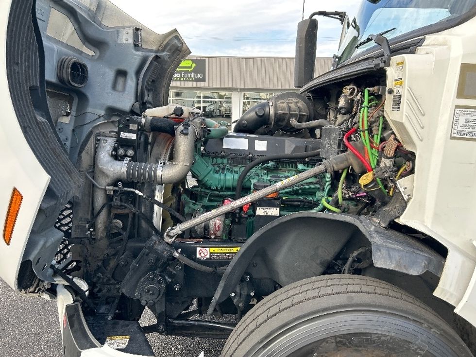 Sleeper Tractor-Heavy Duty Tractors-Volvo-2023-VNL64760-Piqua-OH-598,844\n\t\tmiles-$ 76,000 - Image 21