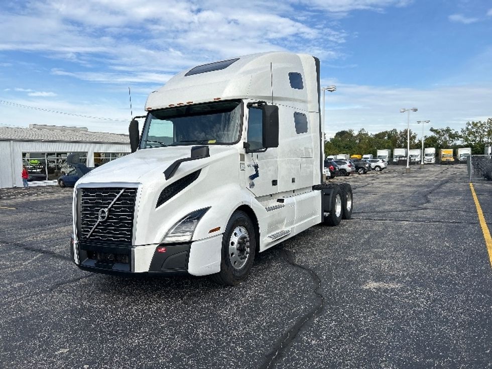 Sleeper Tractor-Heavy Duty Tractors-Volvo-2023-VNL64760-Piqua-OH-598,844\n\t\tmiles-$ 76,000 - Image 3