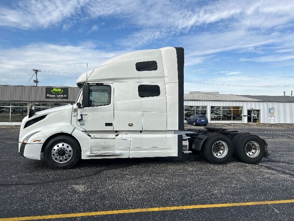 Sleeper Tractor-Heavy Duty Tractors-Volvo-2023-VNL64760-Piqua-OH-598,844\n\t\tmiles-$ 76,000 - Image 4