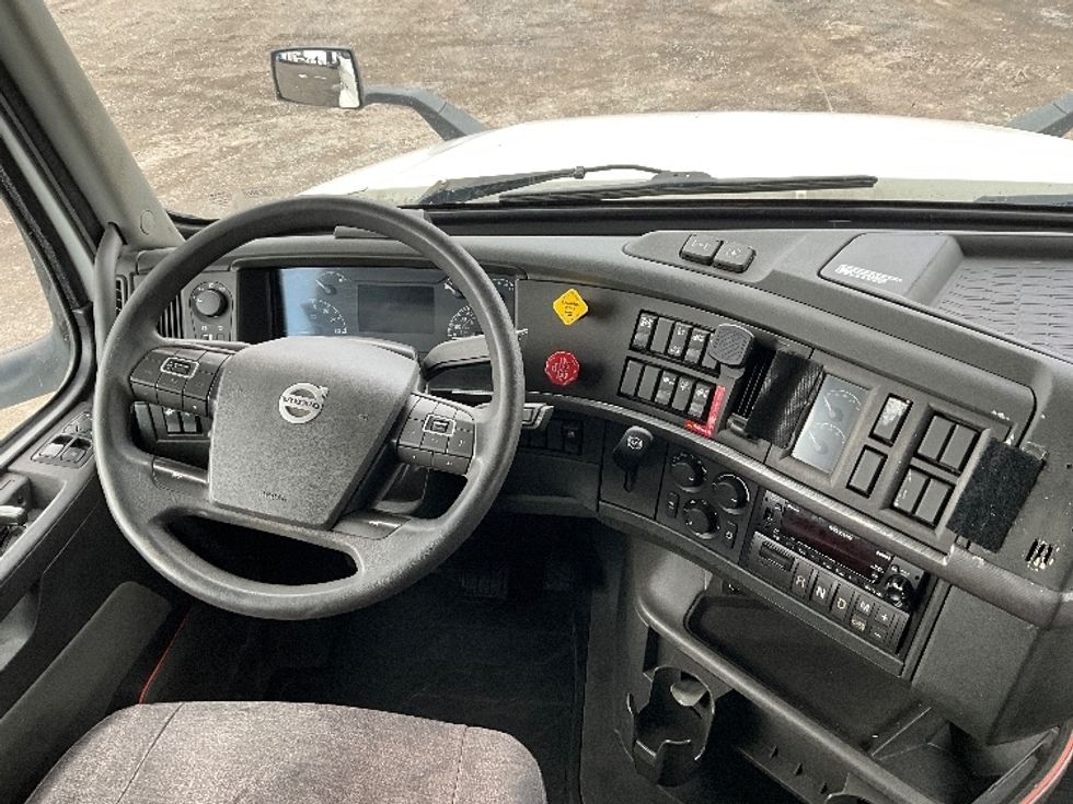 Sleeper Tractor-Heavy Duty Tractors-Volvo-2023-VNL64760-Reading-PA-562,148\n\t\tmiles-$ 67,000 - Image 11