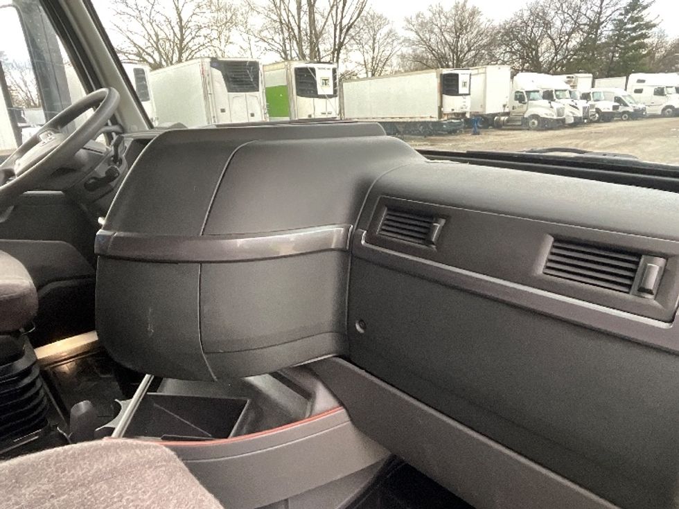 Sleeper Tractor-Heavy Duty Tractors-Volvo-2023-VNL64760-Reading-PA-562,148\n\t\tmiles-$ 67,000 - Image 15