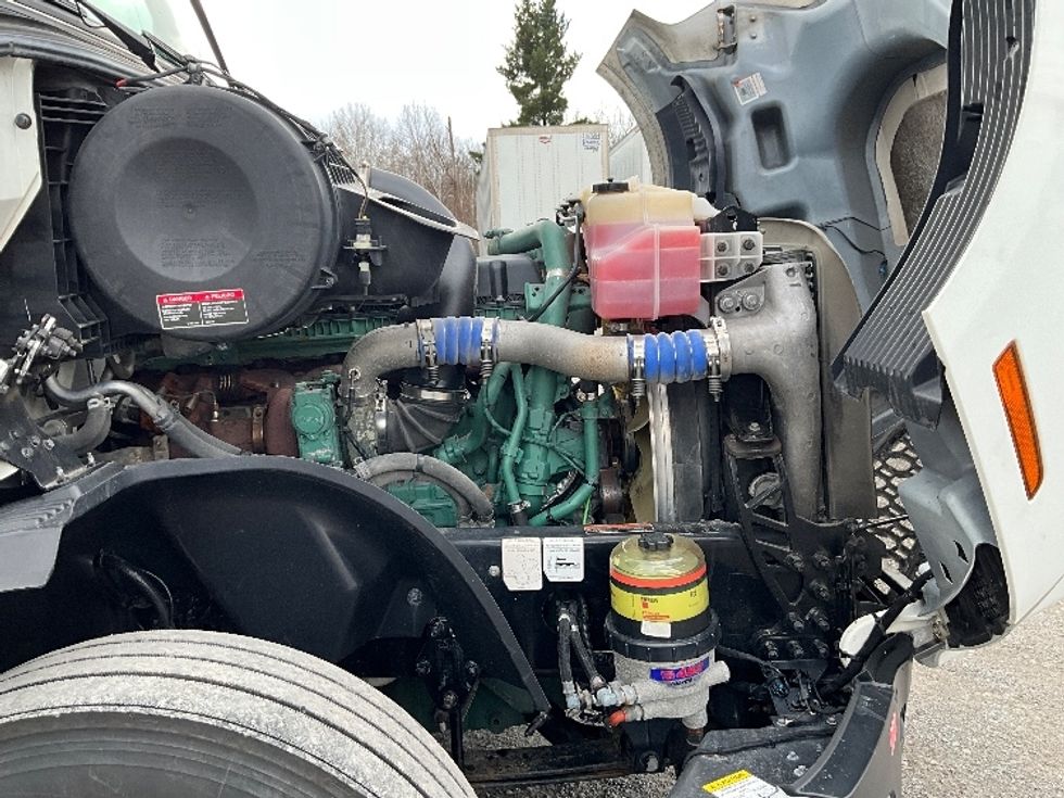 Sleeper Tractor-Heavy Duty Tractors-Volvo-2023-VNL64760-Reading-PA-562,148\n\t\tmiles-$ 67,000 - Image 20