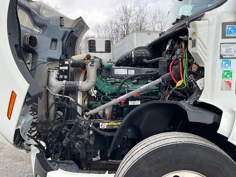 Sleeper Tractor-Heavy Duty Tractors-Volvo-2023-VNL64760-Reading-PA-562,148\n\t\tmiles-$ 67,000 - Image 21