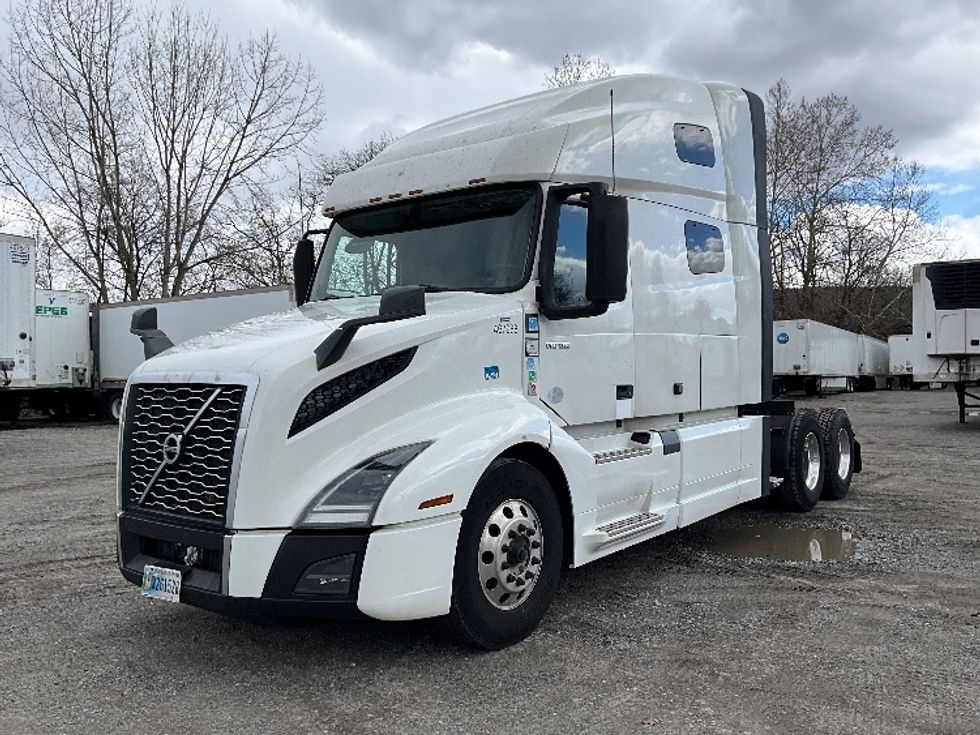 Sleeper Tractor-Heavy Duty Tractors-Volvo-2023-VNL64760-Reading-PA-562,148\n\t\tmiles-$ 67,000 - Image 3