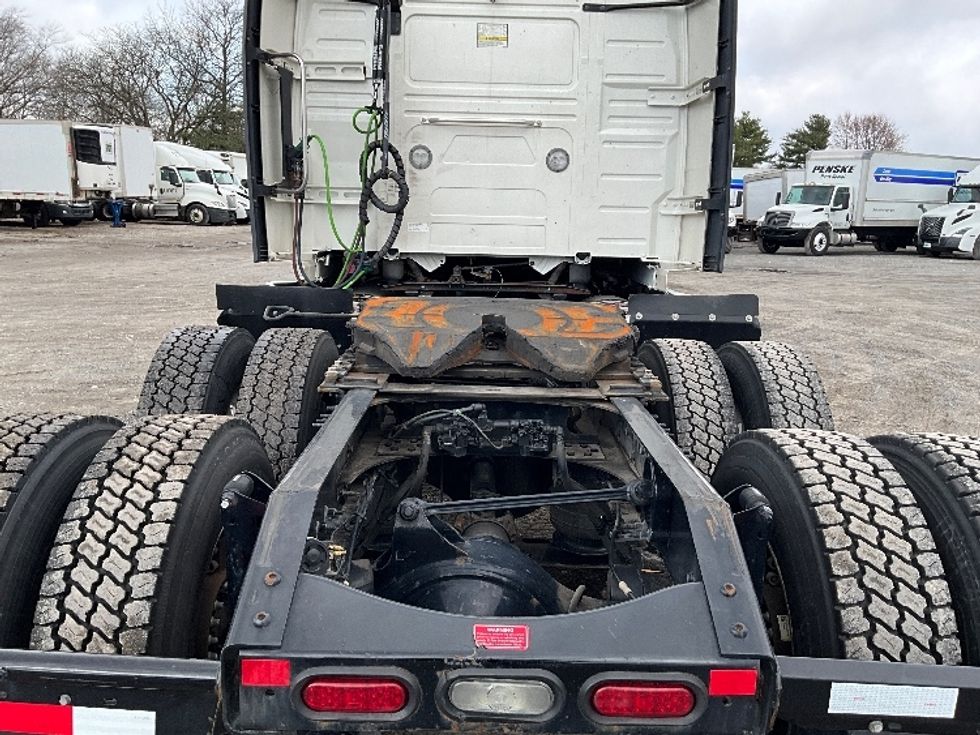 Sleeper Tractor-Heavy Duty Tractors-Volvo-2023-VNL64760-Reading-PA-562,148\n\t\tmiles-$ 67,000 - Image 6