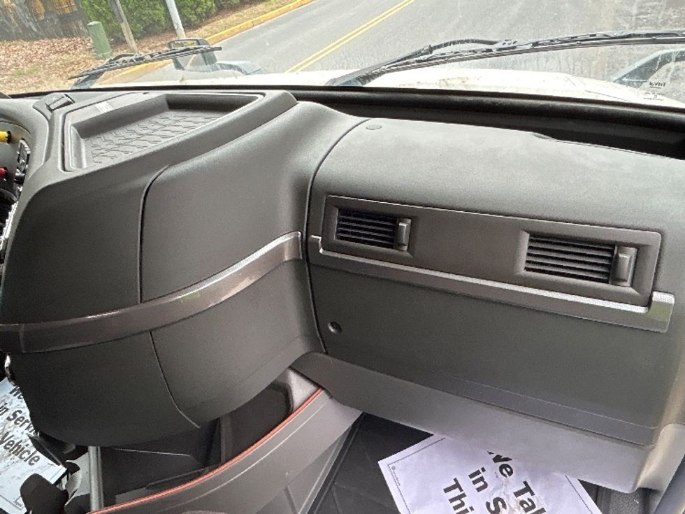 Sleeper Tractor-Heavy Duty Tractors-Volvo-2023-VNL64760-Reading-PA-664,335\n\t\tmiles-$ 58,500 - Image 14