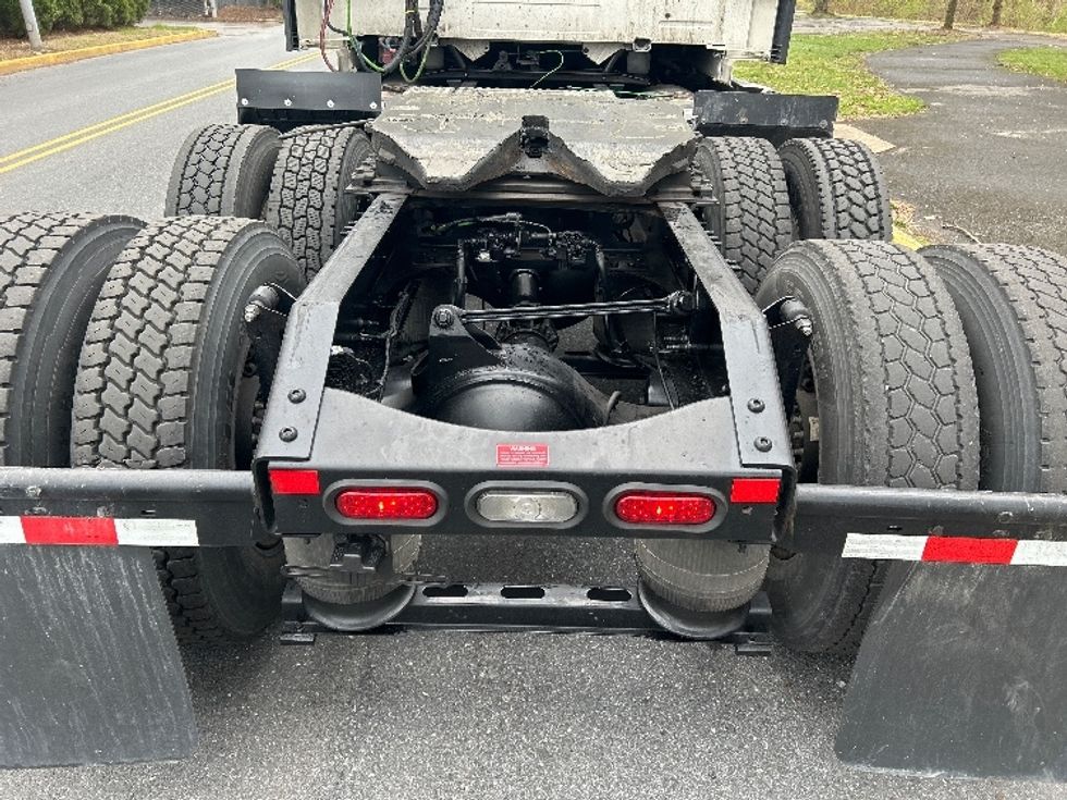 Sleeper Tractor-Heavy Duty Tractors-Volvo-2023-VNL64760-Reading-PA-664,335\n\t\tmiles-$ 58,500 - Image 6