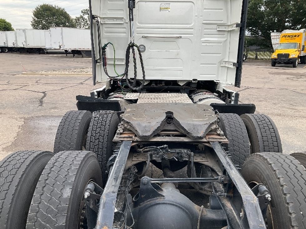 Sleeper Tractor-Heavy Duty Tractors-Volvo-2023-VNL64760-Romulus-MI-457,187\n\t\tmiles-$ 89,500 - Image 6