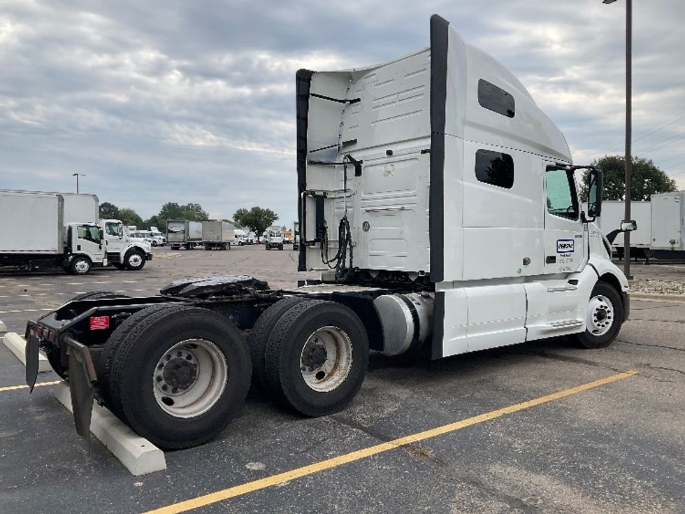 Sleeper Tractor-Heavy Duty Tractors-Volvo-2023-VNL64760-Romulus-MI-457,187\n\t\tmiles-$ 89,500 - Image 7