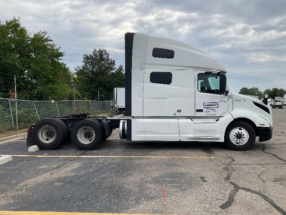 Sleeper Tractor-Heavy Duty Tractors-Volvo-2023-VNL64760-Romulus-MI-457,187\n\t\tmiles-$ 89,500 - Image 8