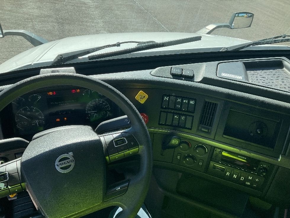 Sleeper Tractor-Heavy Duty Tractors-Volvo-2023-VNL64760-Romulus-MI-596,218\n\t\tmiles-$ 81,750 - Image 11