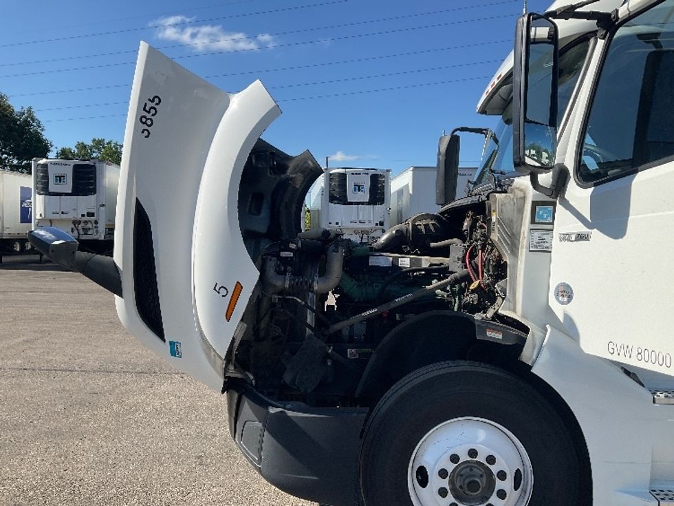 Sleeper Tractor-Heavy Duty Tractors-Volvo-2023-VNL64760-Romulus-MI-596,218\n\t\tmiles-$ 81,750 - Image 21