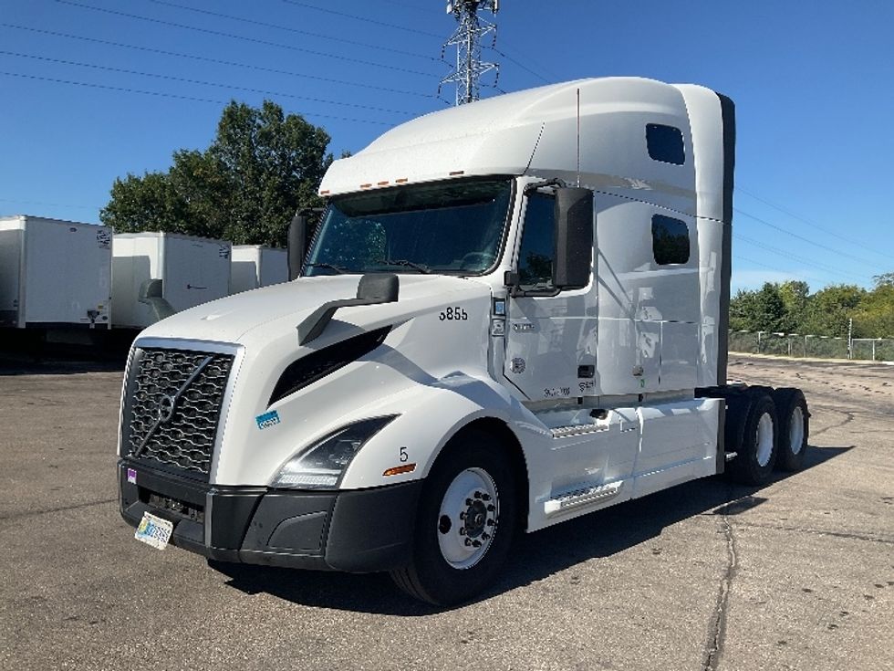 Sleeper Tractor-Heavy Duty Tractors-Volvo-2023-VNL64760-Romulus-MI-596,218\n\t\tmiles-$ 81,750 - Image 3