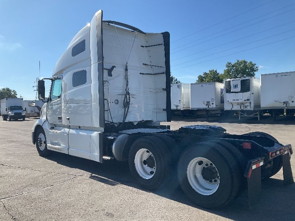 Sleeper Tractor-Heavy Duty Tractors-Volvo-2023-VNL64760-Romulus-MI-596,218\n\t\tmiles-$ 81,750 - Image 5