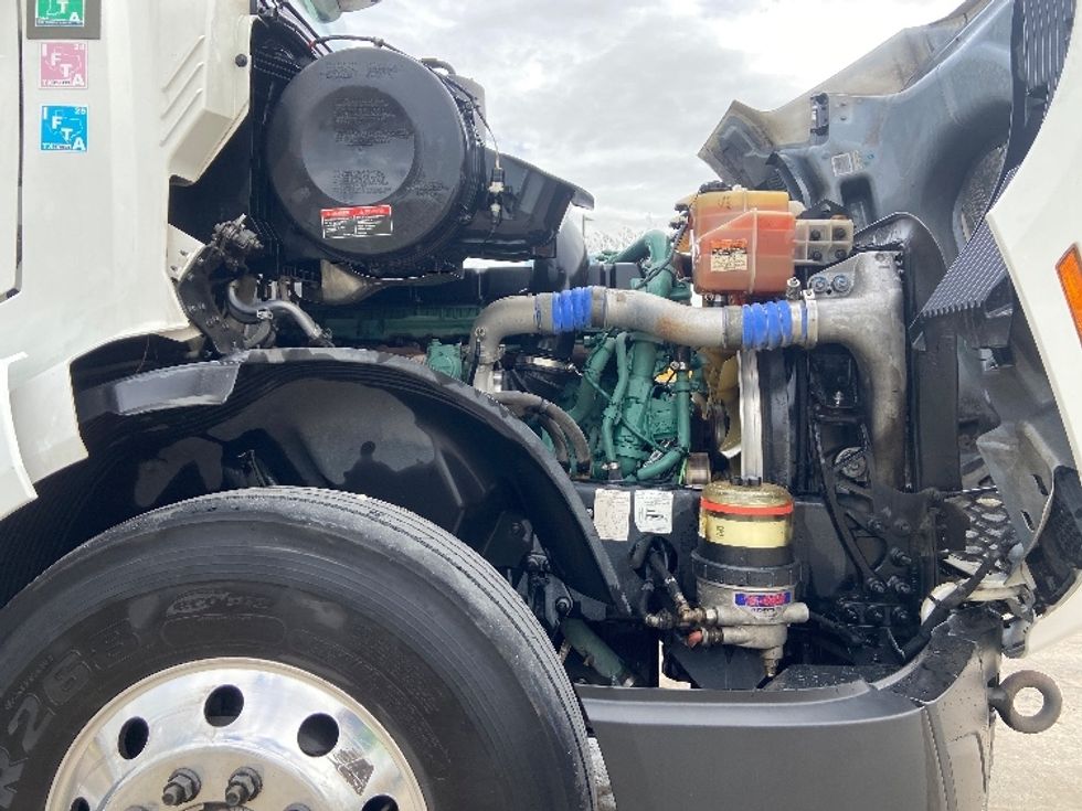 Sleeper Tractor-Heavy Duty Tractors-Volvo-2023-VNL64760-San Antonio-TX-515,498\n\t\tmiles-$ 79,750 - Image 20