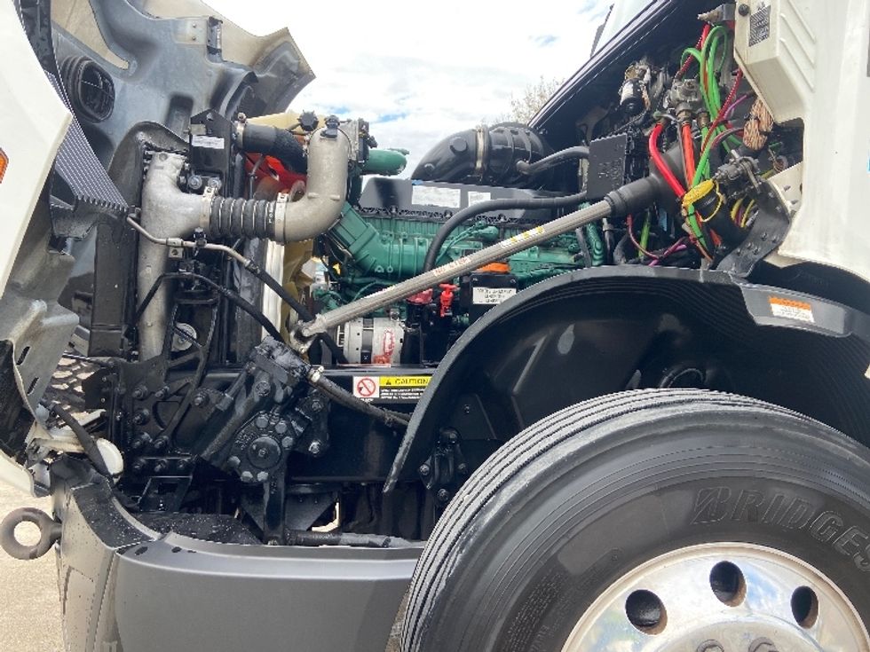 Sleeper Tractor-Heavy Duty Tractors-Volvo-2023-VNL64760-San Antonio-TX-515,498\n\t\tmiles-$ 79,750 - Image 21