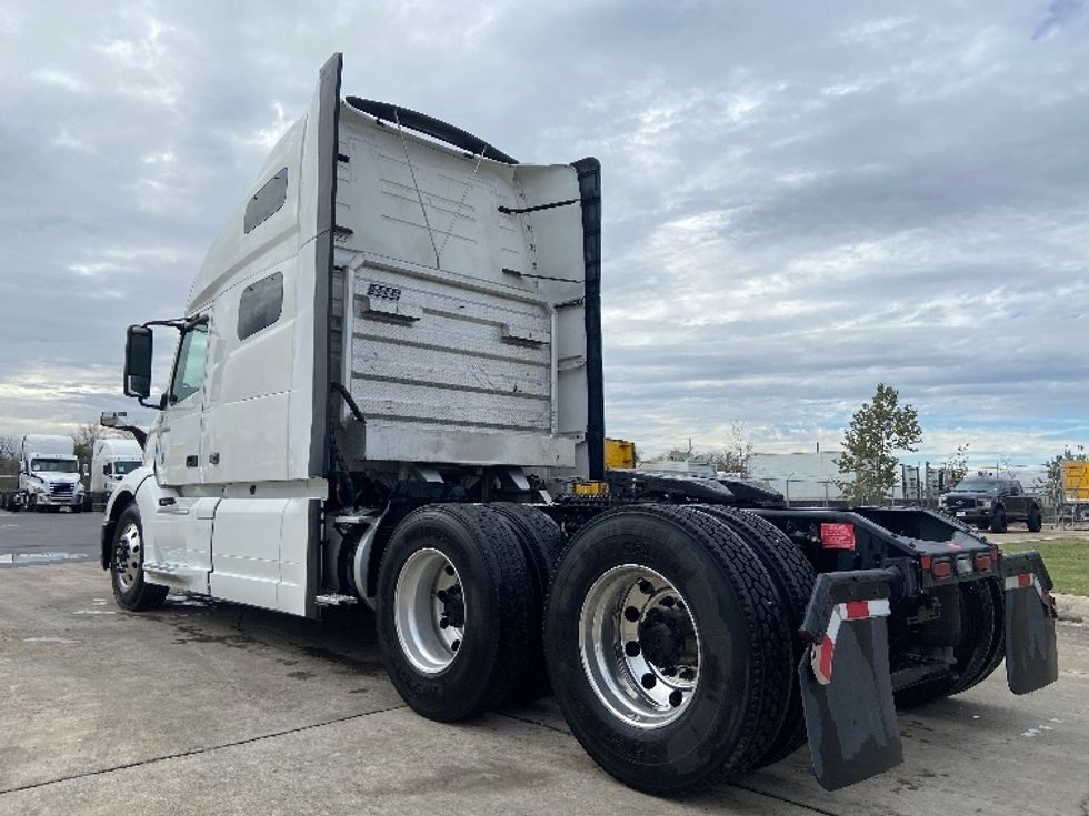 Sleeper Tractor-Heavy Duty Tractors-Volvo-2023-VNL64760-San Antonio-TX-515,498\n\t\tmiles-$ 79,750 - Image 5