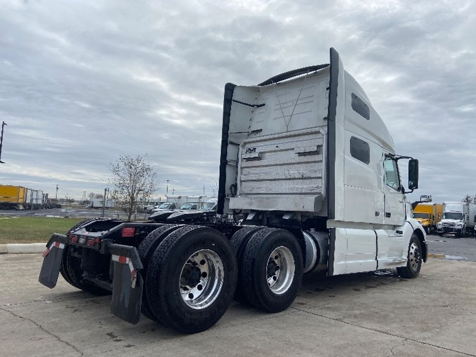 Sleeper Tractor-Heavy Duty Tractors-Volvo-2023-VNL64760-San Antonio-TX-515,498\n\t\tmiles-$ 79,750 - Image 7