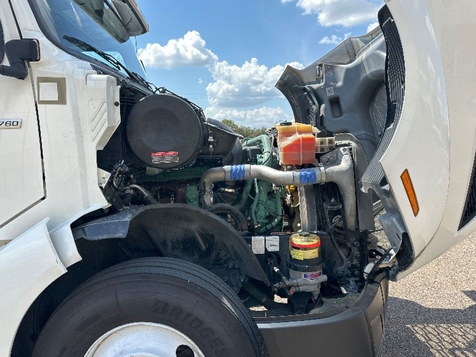 Sleeper Tractor-Heavy Duty Tractors-Volvo-2023-VNL64760-San Antonio-TX-526,961\n\t\tmiles-$ 82,000 - Image 19