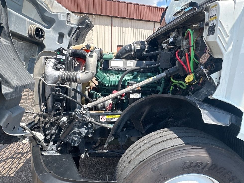 Sleeper Tractor-Heavy Duty Tractors-Volvo-2023-VNL64760-San Antonio-TX-526,961\n\t\tmiles-$ 82,000 - Image 20