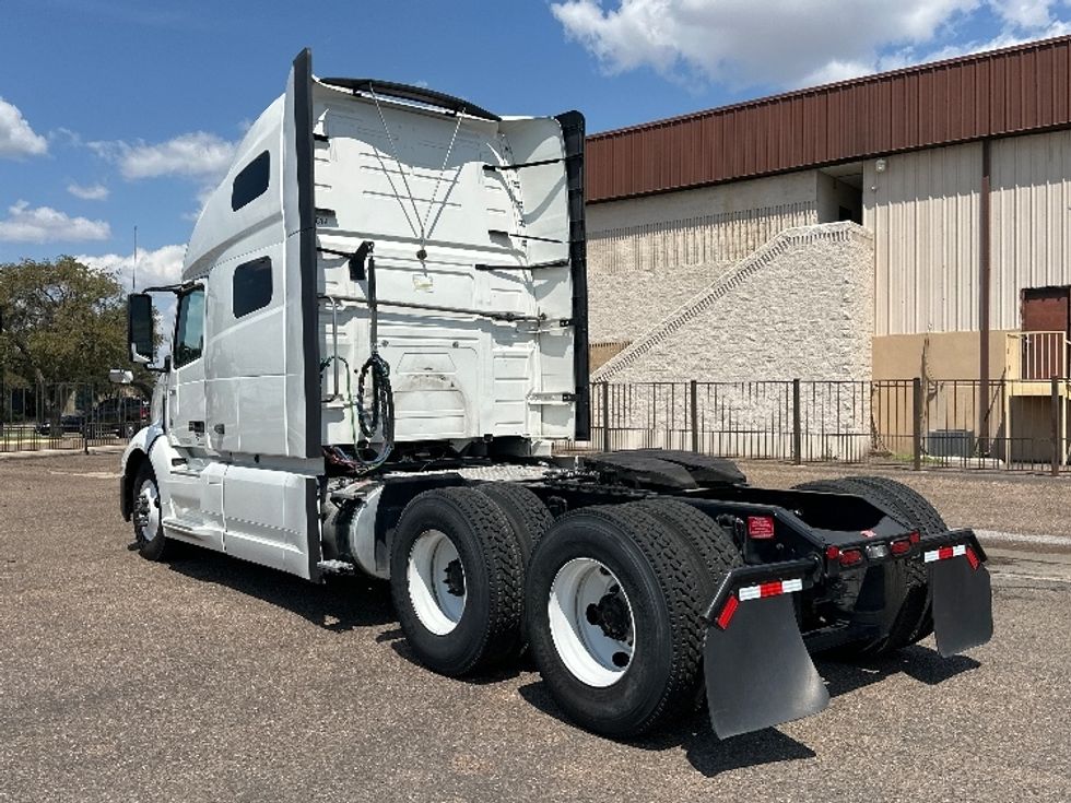 Sleeper Tractor-Heavy Duty Tractors-Volvo-2023-VNL64760-San Antonio-TX-526,961\n\t\tmiles-$ 82,000 - Image 5