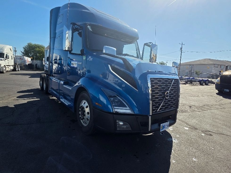 Sleeper Tractor-Heavy Duty Tractors-Volvo-2023-VNL64760-Spokane Valley-WA-476,584\n\t\tmiles-$ 94,750 - Image 1
