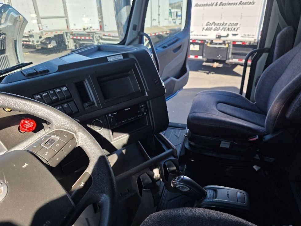 Sleeper Tractor-Heavy Duty Tractors-Volvo-2023-VNL64760-Spokane Valley-WA-476,584\n\t\tmiles-$ 94,750 - Image 10