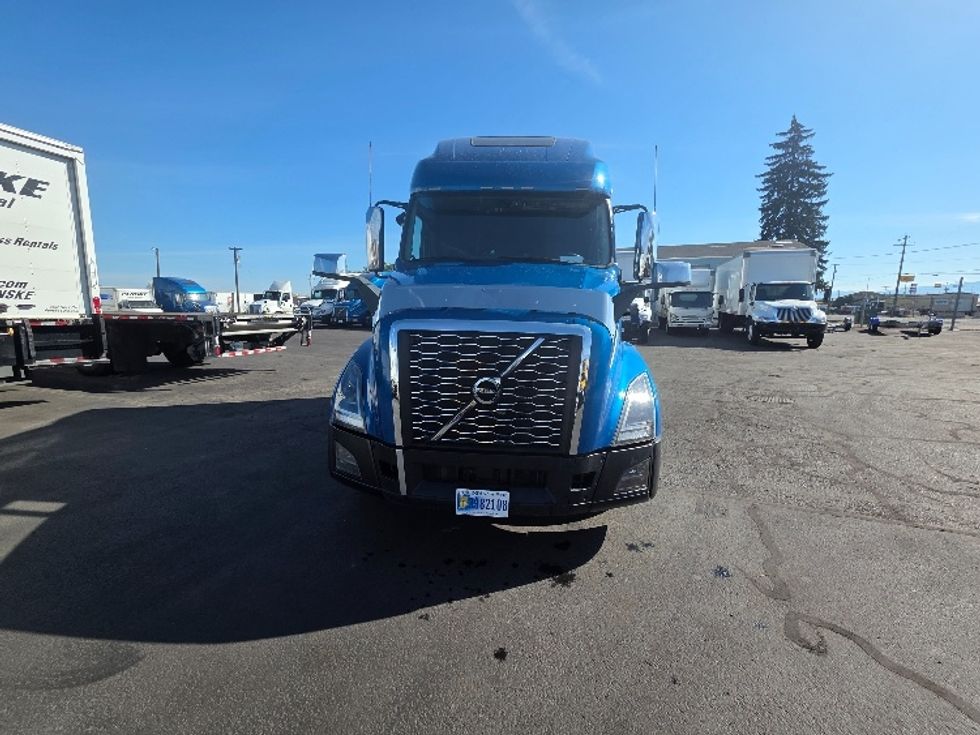 Sleeper Tractor-Heavy Duty Tractors-Volvo-2023-VNL64760-Spokane Valley-WA-476,584\n\t\tmiles-$ 94,750 - Image 2