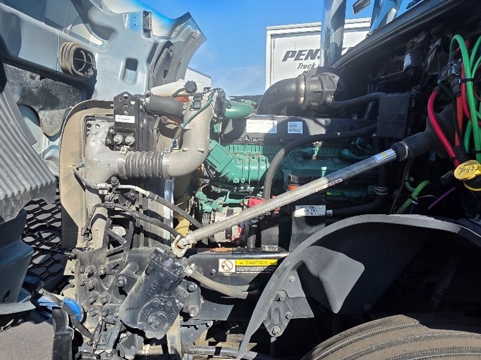 Sleeper Tractor-Heavy Duty Tractors-Volvo-2023-VNL64760-Spokane Valley-WA-476,584\n\t\tmiles-$ 94,750 - Image 21