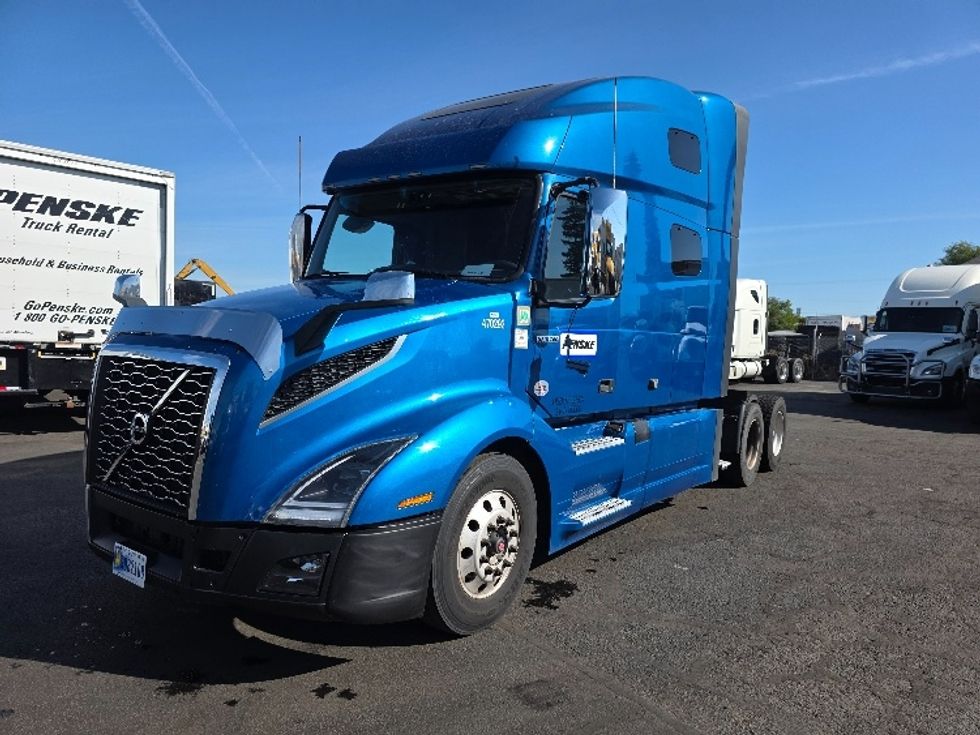 Sleeper Tractor-Heavy Duty Tractors-Volvo-2023-VNL64760-Spokane Valley-WA-476,584\n\t\tmiles-$ 94,750 - Image 3