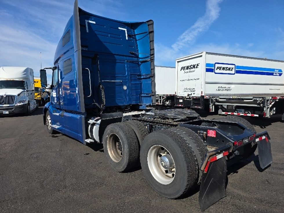 Sleeper Tractor-Heavy Duty Tractors-Volvo-2023-VNL64760-Spokane Valley-WA-476,584\n\t\tmiles-$ 94,750 - Image 5