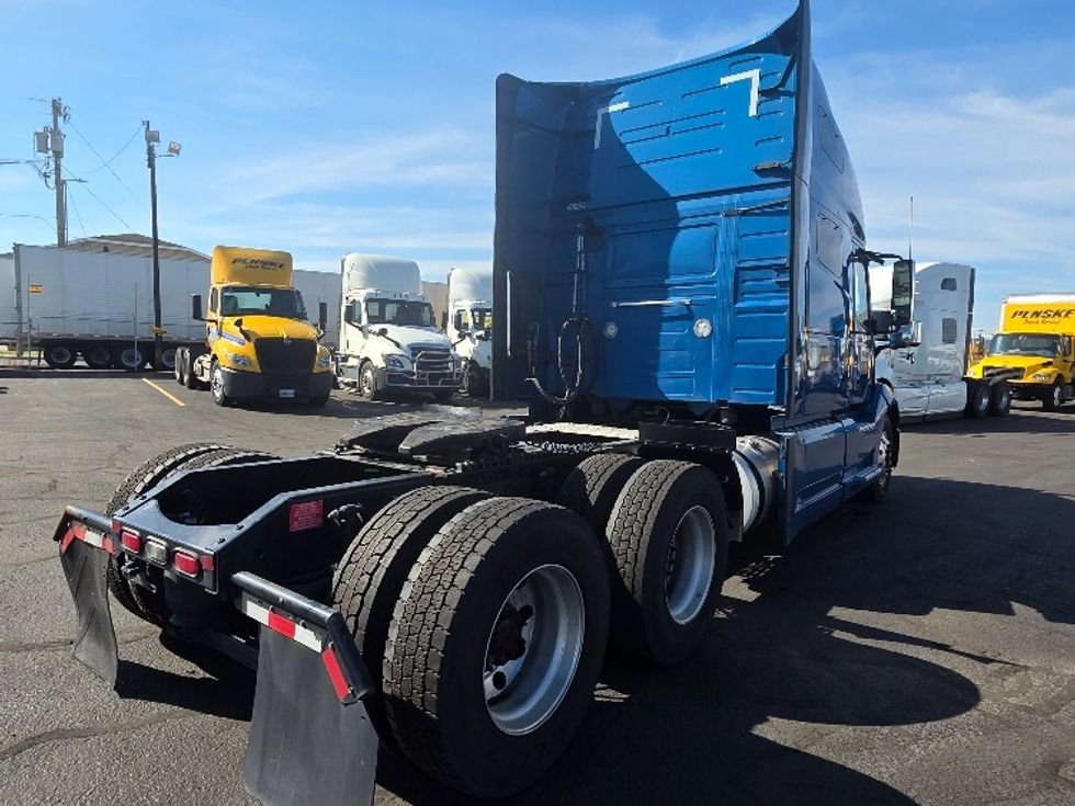 Sleeper Tractor-Heavy Duty Tractors-Volvo-2023-VNL64760-Spokane Valley-WA-476,584\n\t\tmiles-$ 94,750 - Image 7