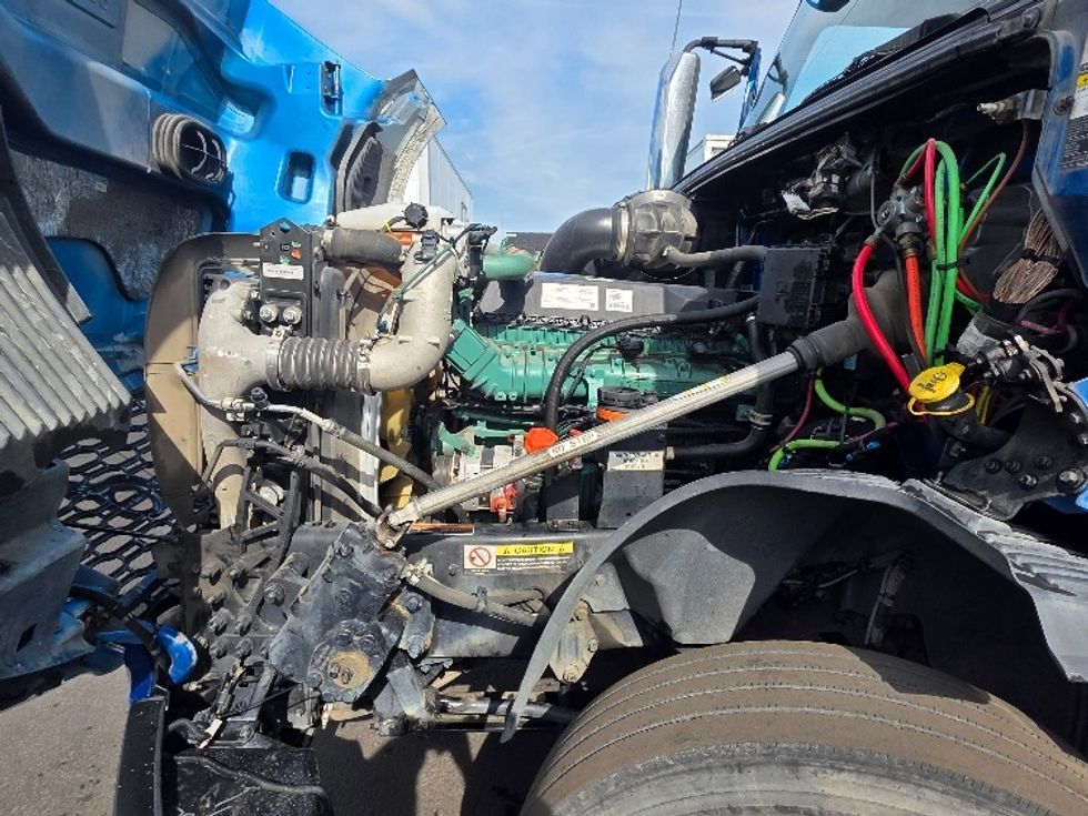 Sleeper Tractor-Heavy Duty Tractors-Volvo-2023-VNL64760-Spokane Valley-WA-482,451\n\t\tmiles-$ 94,000 - Image 21