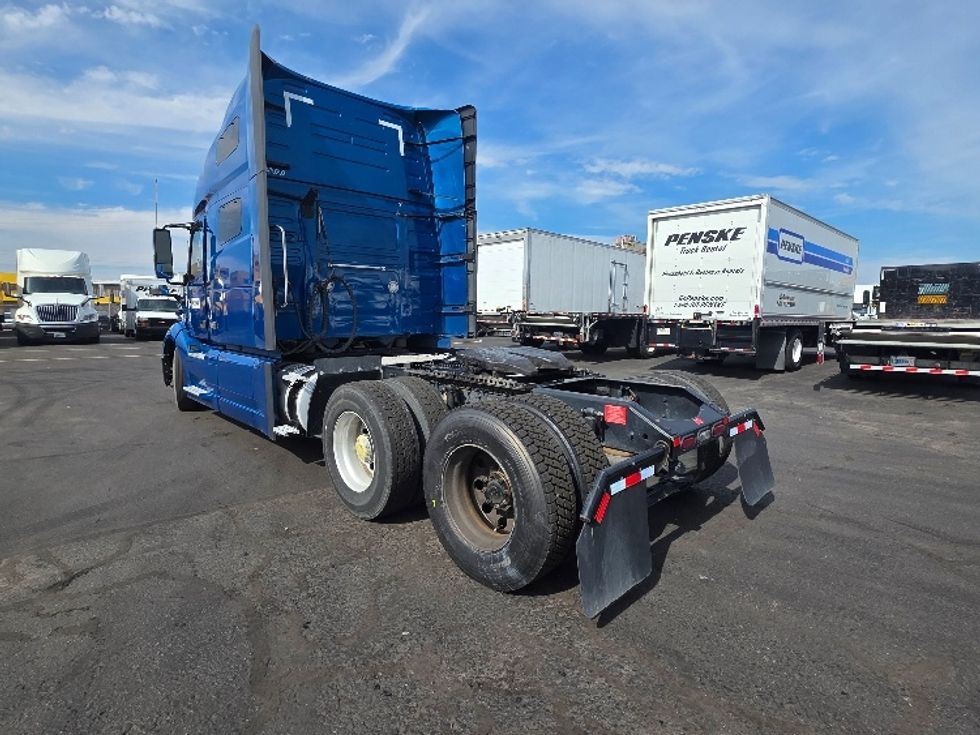 Sleeper Tractor-Heavy Duty Tractors-Volvo-2023-VNL64760-Spokane Valley-WA-482,451\n\t\tmiles-$ 94,000 - Image 5