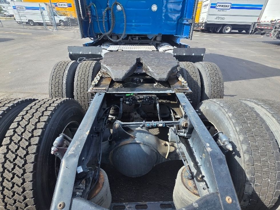 Sleeper Tractor-Heavy Duty Tractors-Volvo-2023-VNL64760-Spokane Valley-WA-482,451\n\t\tmiles-$ 94,000 - Image 6