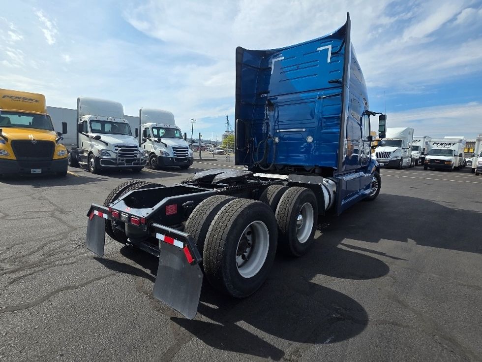 Sleeper Tractor-Heavy Duty Tractors-Volvo-2023-VNL64760-Spokane Valley-WA-482,451\n\t\tmiles-$ 94,000 - Image 7