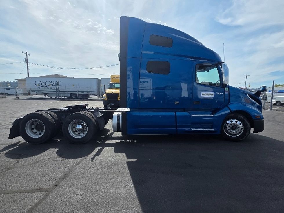 Sleeper Tractor-Heavy Duty Tractors-Volvo-2023-VNL64760-Spokane Valley-WA-482,451\n\t\tmiles-$ 94,000 - Image 8