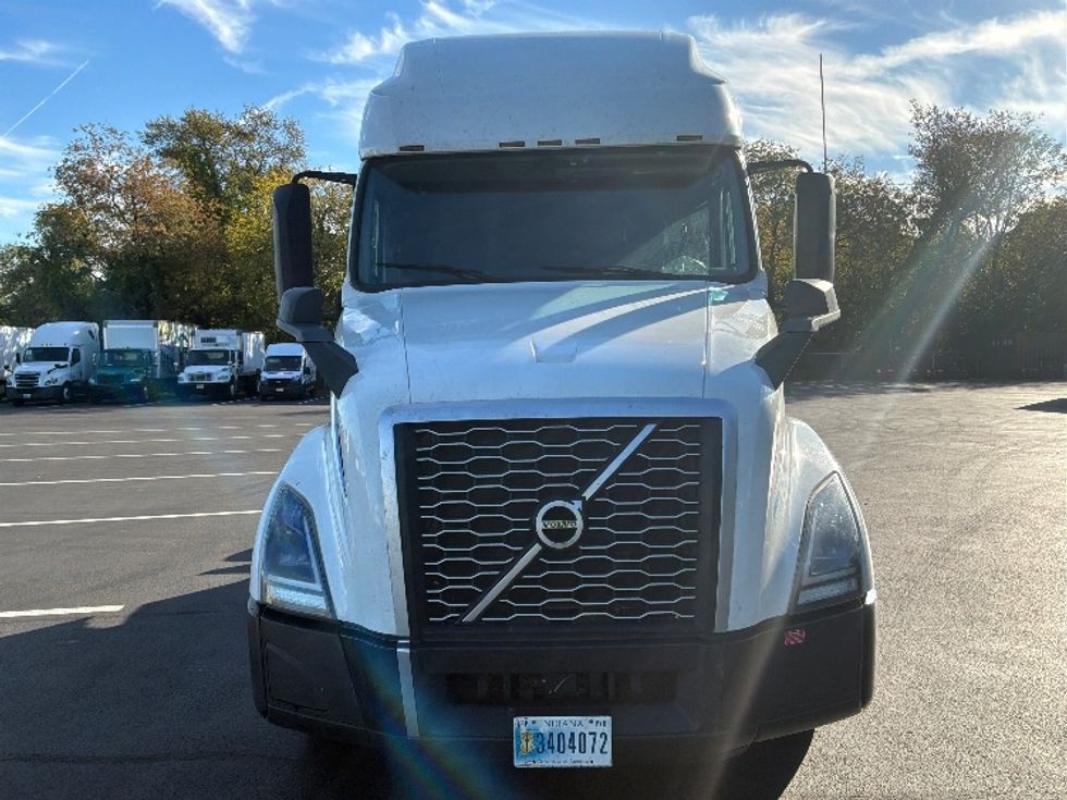 Sleeper Tractor-Heavy Duty Tractors-Volvo-2023-VNL64760-Swedesboro-NJ-435,998\n\t\tmiles-$ 88,250 - Image 2