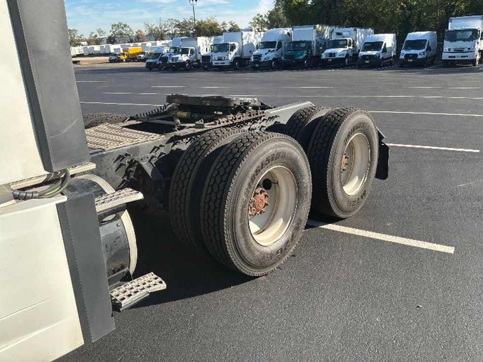 Sleeper Tractor-Heavy Duty Tractors-Volvo-2023-VNL64760-Swedesboro-NJ-435,998\n\t\tmiles-$ 88,250 - Image 22