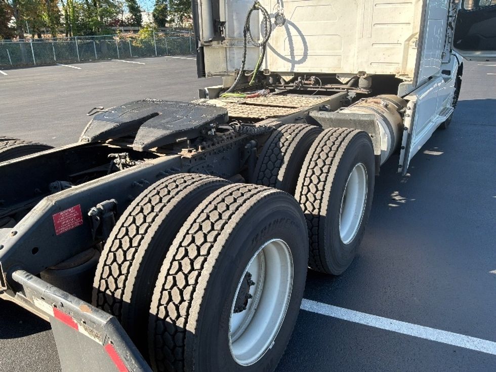 Sleeper Tractor-Heavy Duty Tractors-Volvo-2023-VNL64760-Swedesboro-NJ-435,998\n\t\tmiles-$ 88,250 - Image 23