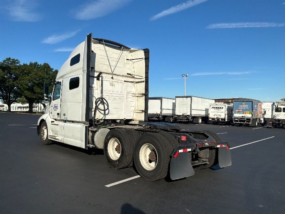 Sleeper Tractor-Heavy Duty Tractors-Volvo-2023-VNL64760-Swedesboro-NJ-435,998\n\t\tmiles-$ 88,250 - Image 5