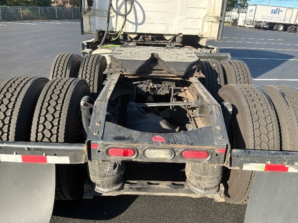 Sleeper Tractor-Heavy Duty Tractors-Volvo-2023-VNL64760-Swedesboro-NJ-435,998\n\t\tmiles-$ 88,250 - Image 6