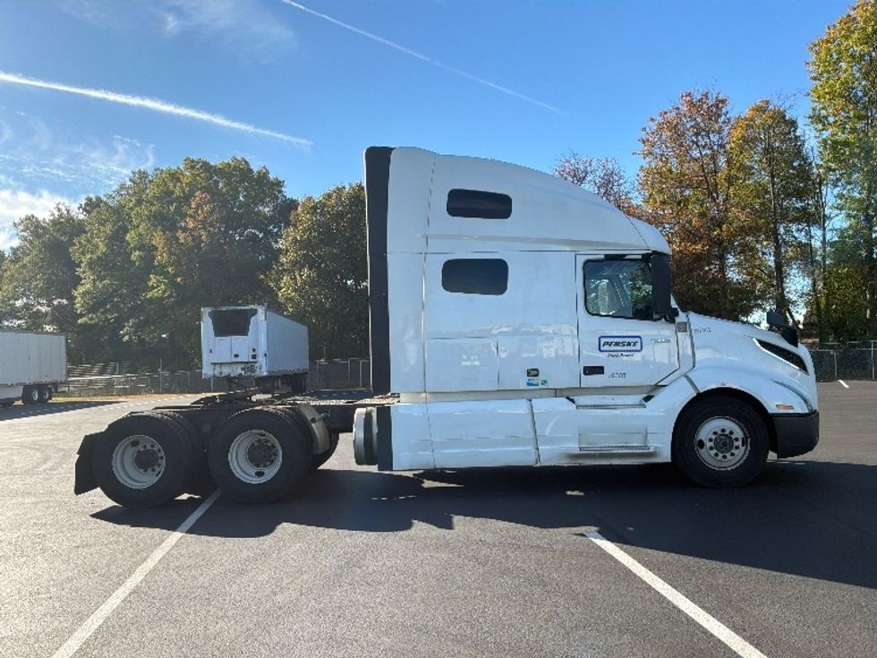 Sleeper Tractor-Heavy Duty Tractors-Volvo-2023-VNL64760-Swedesboro-NJ-435,998\n\t\tmiles-$ 88,250 - Image 8