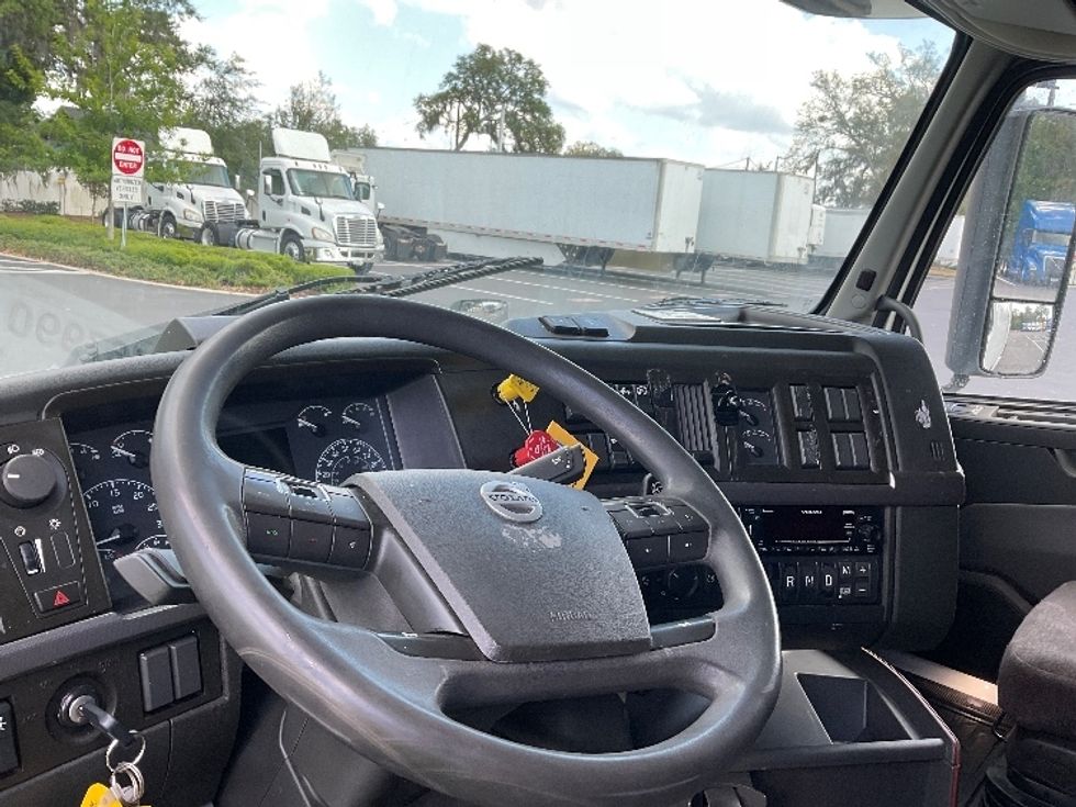 Sleeper Tractor-Heavy Duty Tractors-Volvo-2023-VNL64760-Tampa-FL-577,651\n\t\tmiles-$ 77,750 - Image 10