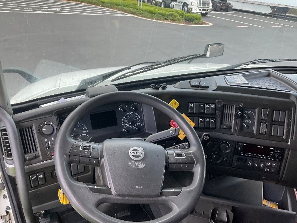 Sleeper Tractor-Heavy Duty Tractors-Volvo-2023-VNL64760-Tampa-FL-577,651\n\t\tmiles-$ 77,750 - Image 11