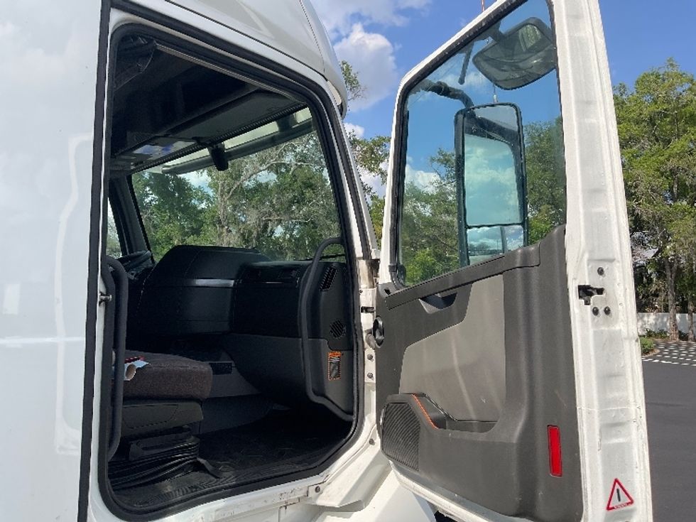 Sleeper Tractor-Heavy Duty Tractors-Volvo-2023-VNL64760-Tampa-FL-577,651\n\t\tmiles-$ 77,750 - Image 13