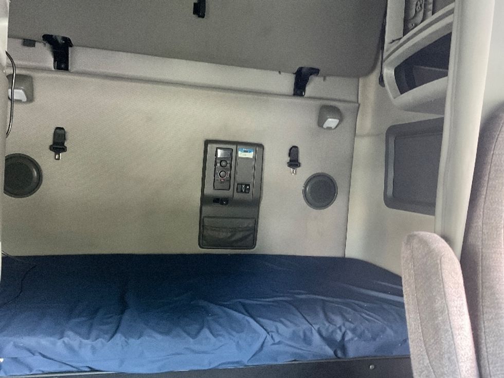 Sleeper Tractor-Heavy Duty Tractors-Volvo-2023-VNL64760-Tampa-FL-577,651\n\t\tmiles-$ 77,750 - Image 16
