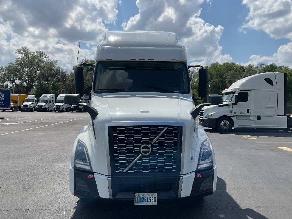 Sleeper Tractor-Heavy Duty Tractors-Volvo-2023-VNL64760-Tampa-FL-577,651\n\t\tmiles-$ 77,750 - Image 2