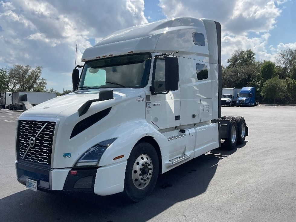 Sleeper Tractor-Heavy Duty Tractors-Volvo-2023-VNL64760-Tampa-FL-577,651\n\t\tmiles-$ 77,750 - Image 3