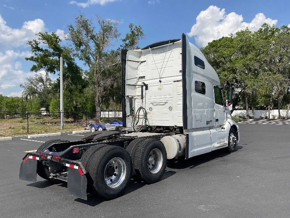 Sleeper Tractor-Heavy Duty Tractors-Volvo-2023-VNL64760-Tampa-FL-577,651\n\t\tmiles-$ 77,750 - Image 7